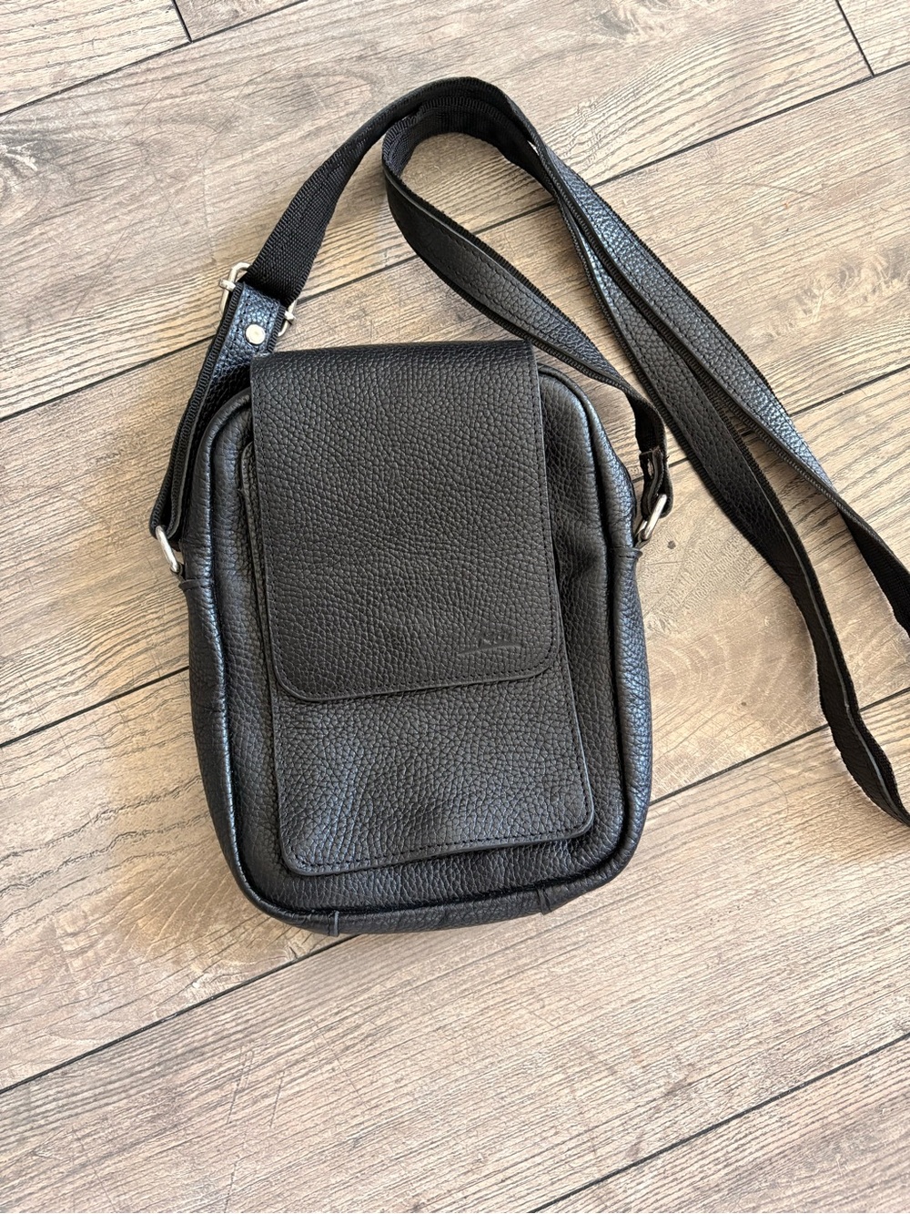 Men's  leather Black Pebbled Leather Crossbody Bag